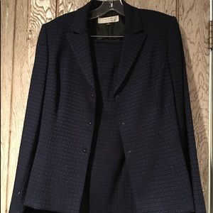 Houndstooth skirt suit